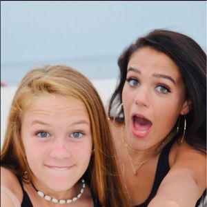 Meet your Posher, Avery